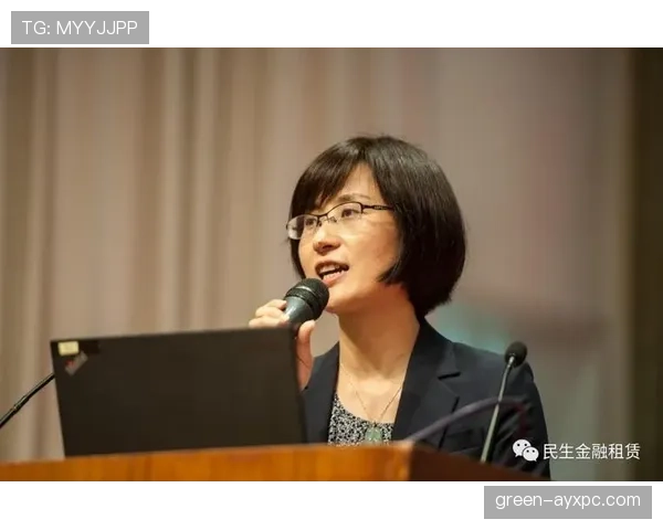崔家溪一个人住豪宅，邻居还以为搬进了明星书记官长？